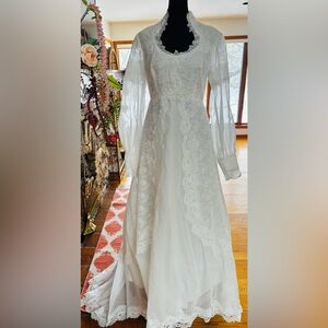 Vintage White Lace 70’s Wedding Dress S/M